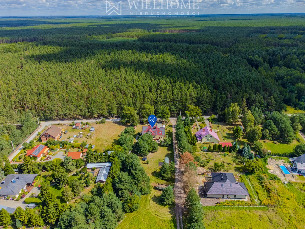 Piękny dom w sąsiedztwie lasu