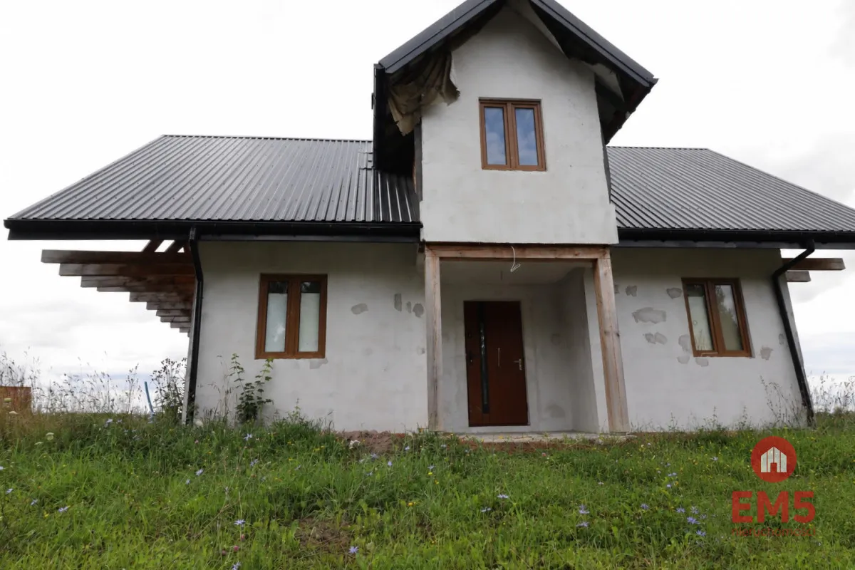 Dom w zaciszu  Łopuchowo
