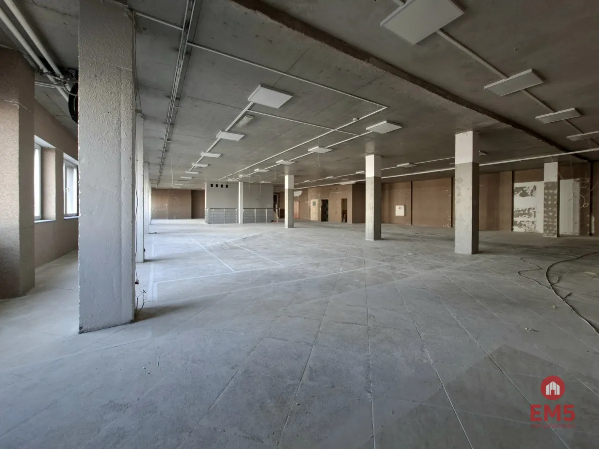 Lokal użytkowy 490 m2. Nowe Miasto.