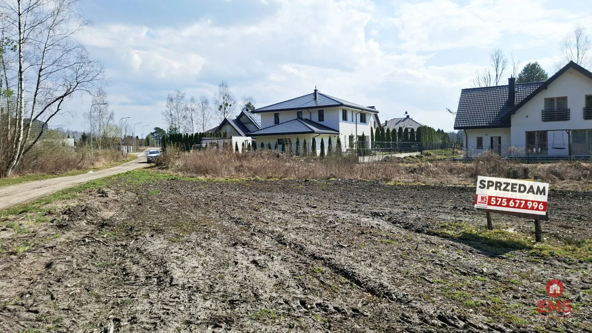 Solniczki. Działka budowlana pod lasem.