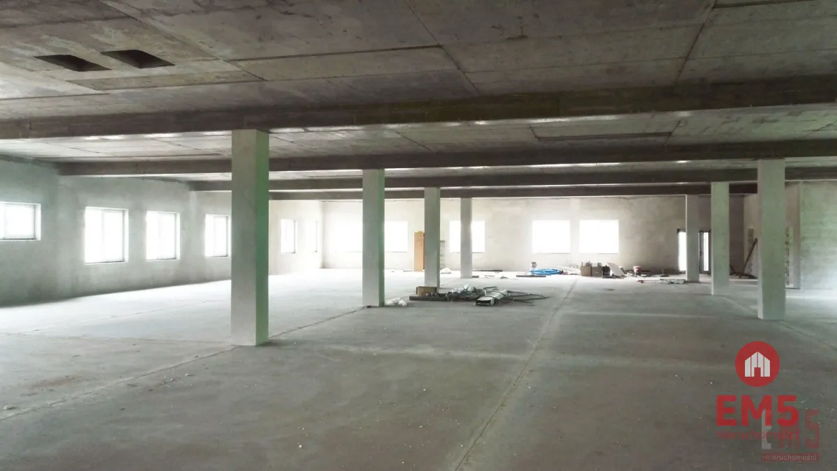 Powierzchnia handlowo-usługowa 1300 m2